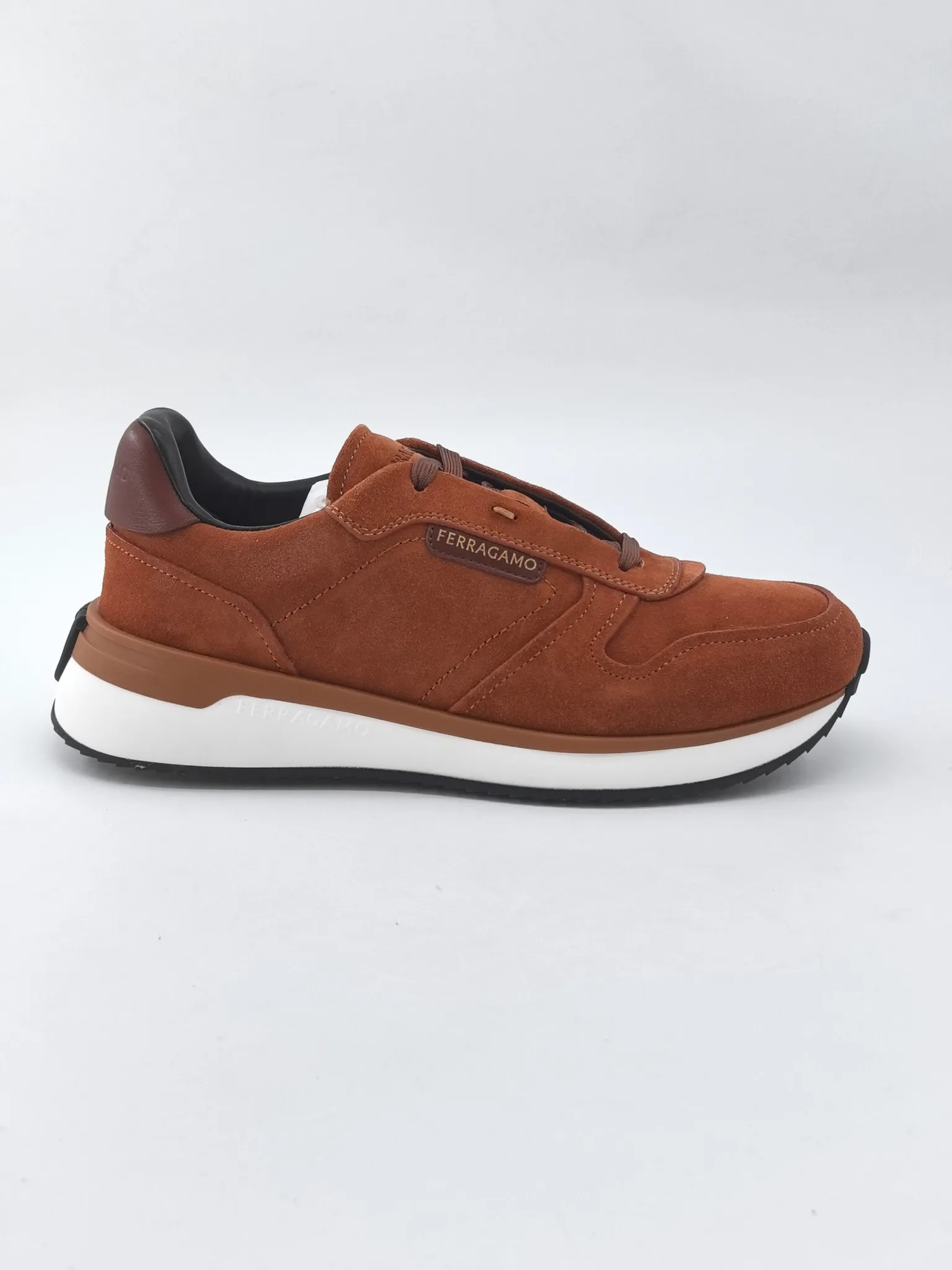[Ferragam] Top P: 780💰 ▪️Size: 39-44 (38.45 custom-made) FERRAGAMO Ferragam 🔍Top purchasing agent 🇮🇹 Ferragam Street-charming casual shoe series, the counter sells the original configuration simultaneously, Italian imported cowhide fabric, high-quality splicing technology, imported water-dyed cow lining , soles: original foam outsole specially provided by the original factory, original factory follow-up goods, 🔍 high quality, can be entered and exited the counter at will, welcome to compare and synchronize with the counter.
